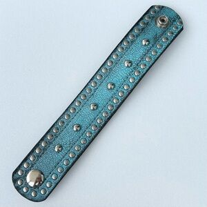Vntg Leather Bracelet 7.5” Light Blue Colored with Silver Tone Rivets 1.5” Wide